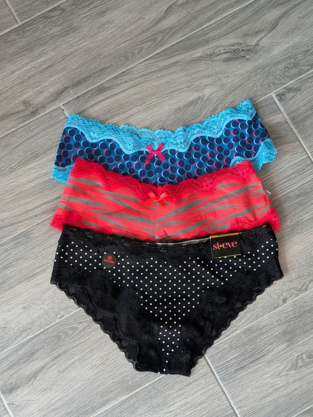 NWT Set of x3 St. Eve Juniors Lace Trimmed Hipster Panties SIZE MEDIUM